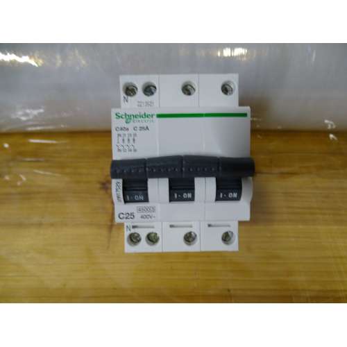 A9N17529 Interruttore magnetotermico C40a 3P+N C 25A 4500A