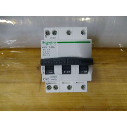 A9N17529 Interruttore magnetotermico C40a 3P+N C 25A 4500A