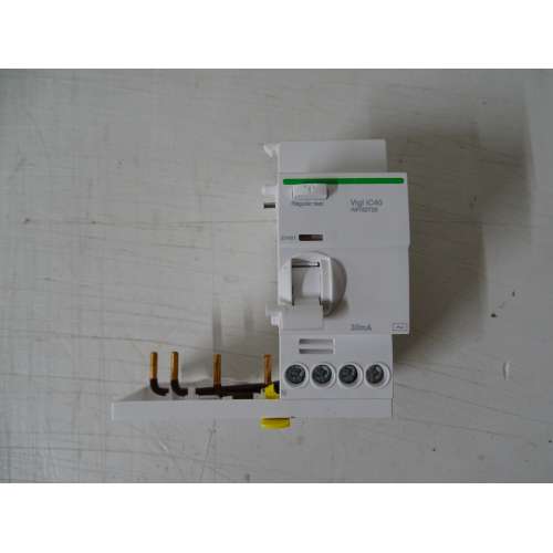 A9Y82725 Blocco differenziale singole partenze 3P+N 25A 30mA Tipo AC
