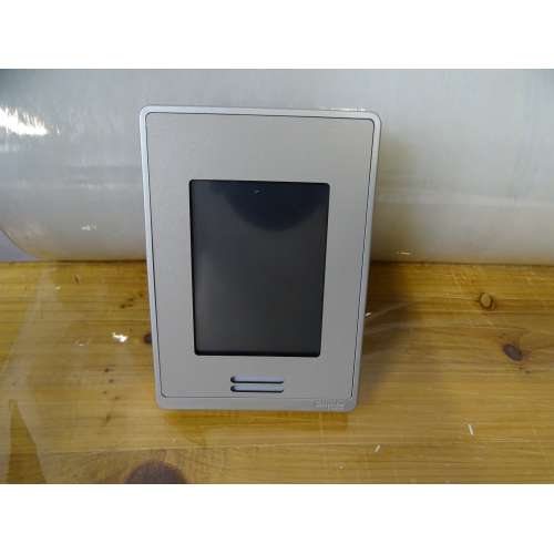 SE8350U5B00 Controllore ambiente BACnet, con RH, PIR ed uscite universali grigio