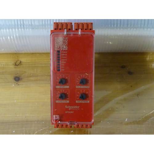 XPSUAT13A3AC Modulo sicurezza Cat.4 caratt. XPSUAK + uscite temporizz. sic. 24V m.molla