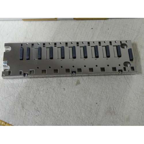 BMXXBP08000 Rack M340 - 8 Slot - Montaggio su Pannello, Piastra o Guida DIN