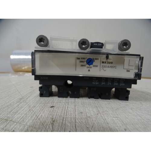 Schneider LV431500 Sganciatore - MA - 220 A - 3 poli 3d