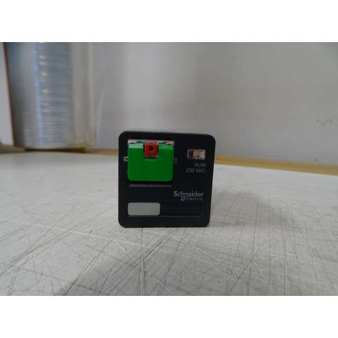 RUMC31P7 Relè Innesto Universale RUM - 3 NC/NO - 230 VAC - 10 A