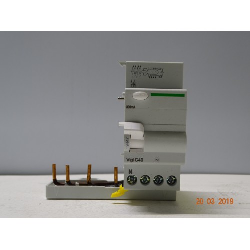 19447 Blocco Differenziale Uscita a Valle 3P+N-C40-300mA-AC  (ARM 7/4)