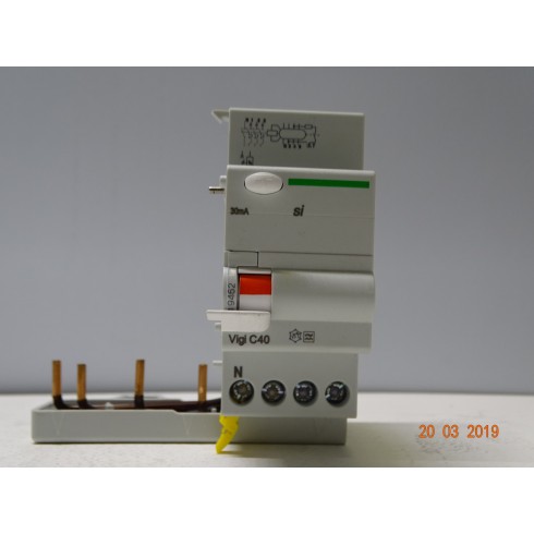 A9N19462  Blocco Differenziale Uscita a Valle 3P+N-25A-30mA-SI   (ARM 7/4)