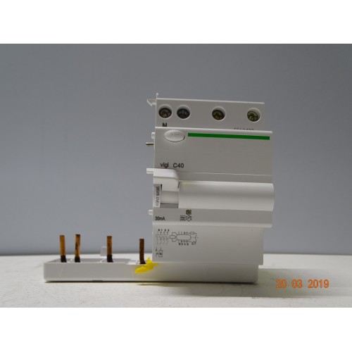 A9N19496  Blocco Differenziale Uscita a Monte 3P+N-C40-30mA-A-SI (ARM 7/3)
