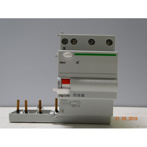 19500  Blocco Differenziale Uscita a Monte 3P+N-C40-300mA-S-A-si   (ARM 7/3)