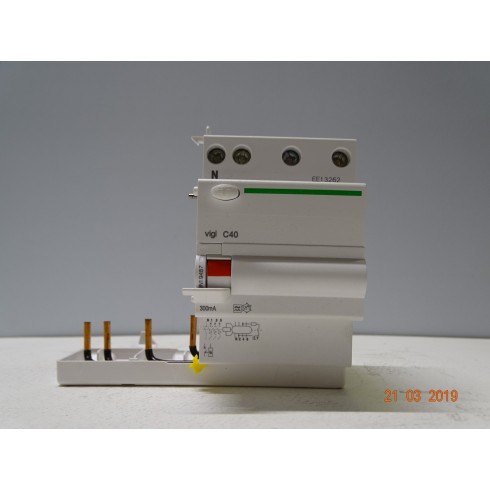 A9N19487 Blocco Differenziale Uscita a Monte 3P+N-40A-300mA-A (ARM 7/2)