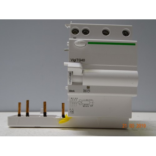 A9N21496 SCHNEIDER LIBRIO Blocco Differenziale Uscita a Monte 3P+N-40A-30mA-A-SI  (ARM 7/2)