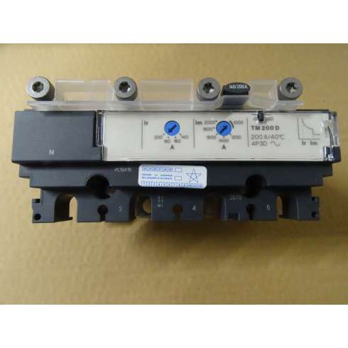 Schneider LV431441 Sganciatore Magnetotermico TMD - 200 A - 4 poli 3d