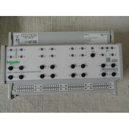 Schneider KNX MTN649908 Attuatore Di Commutazione Veneziane REG-K/8x/16x/10