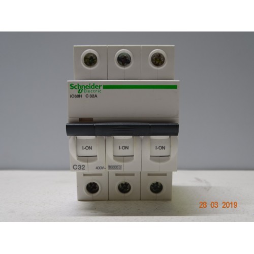  A9F84332 Interruttore Magnetotermico IC60H-3P-32A-Curva C-10000A (C-A-3)