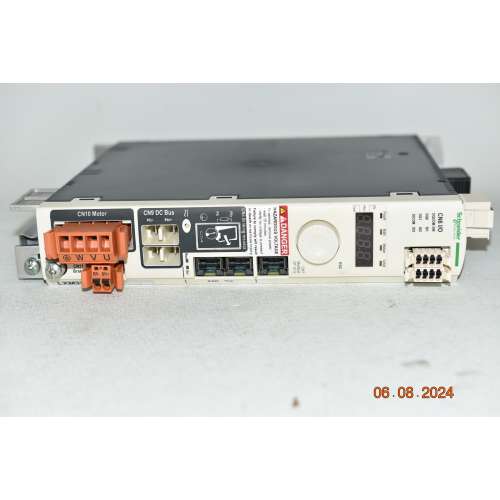 Schneider LXM32AU60N4 Servo Drive AC LEXIUM 32 CAN 6A Trifase 208/400/480 VAC
