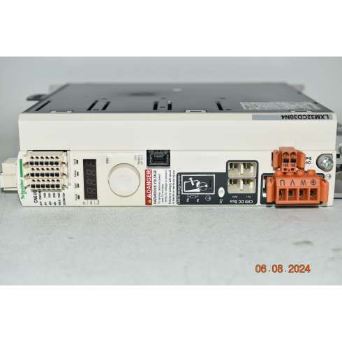 Schneider LXM32CD30N4 Servo Drive AC LEXIUM32 Compact Trifase 30A 208/400/480 Vac