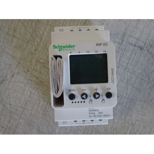 CCT15443 Acti 9 IHP 2C con interruttore orario programmabile (24h / 7d)