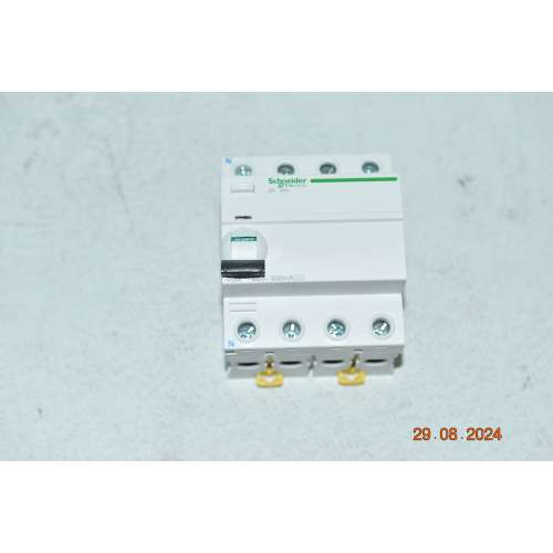 Schneider A9R16440 Interruttore Differenziale iID 4 Poli $0 Amp 500 mA Tipo AC