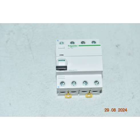 Schneider A9R16440 Interruttore Differenziale iID 4 Poli 40 Amp 500 mA Tipo AC