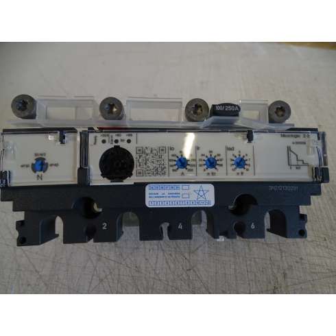 Schneider LV431480 Sganciatore - Micrologic 2.2 - 250 A - 4 poli 4d