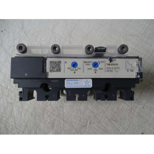 Schneider LV431440 Sganciatore TMD 250 A - 4 poli 3d