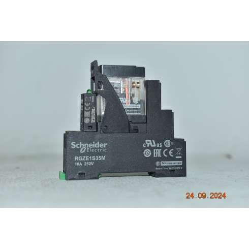 Schneider RXG13PV Relè RXG con Led +base RGZE1S35M +Varistore RZM021FP 5Amp 250 VAC
