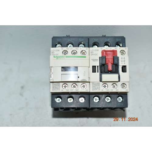 LC2D38BD Schneider Contattore di Inversione TeSys Deca 3P(3 NA) AC-3 Bobina 440 V 38 Amp 24 VDC