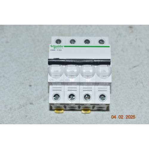 A9F79416 ISchneider Interruttore Magnetotermico iC60 4 Poli 16 Amp 6000A Curva C
