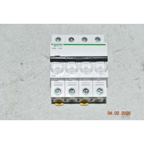 A9F79432 Schneider Interruttore Magnetotermico iC60N 4 Poli 32 Amp 6000 A Curva C