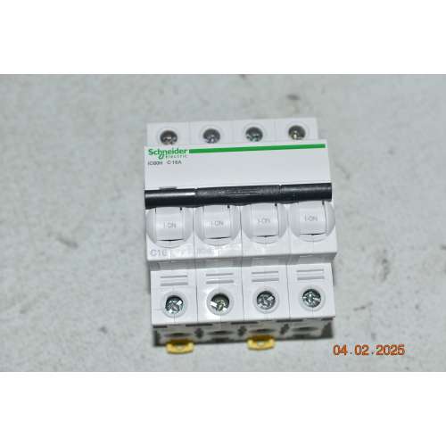A9F89416 Schneider  Interruttore magnetotermico iC60H 4 Poli 16 Amp 10000A Curva C