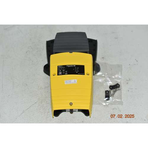 XPEY110 Schneider Interruttore a Pedale Giallo in Plastica