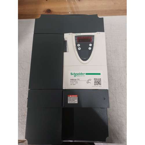 Schneider Altivar ATV71HD18N4Z Variatore Di Velocità 380/480V Trifase 18,5 KW
