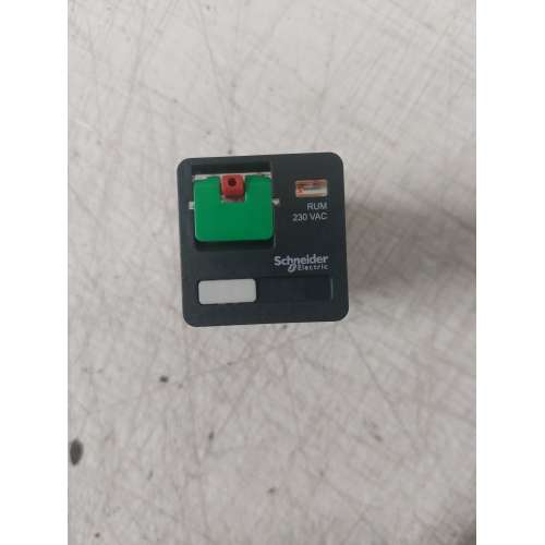 Schneider RUMF31P7 Relè Universale A Innesto  3 C/O - 230 V AC - 10 A