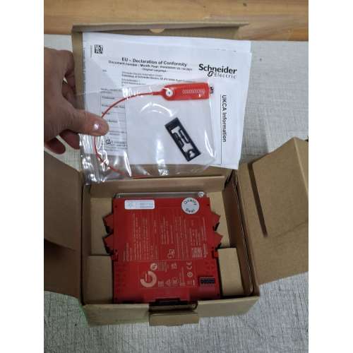 XPSUEP14AC Schneider Modulo Espansione di Sicurezza, 4NO + 2NC- 24V