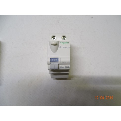 SCHNEIDER 16160 circuit Breaker ID-click XE 2P-40A-30mA-AC (C-A-2)