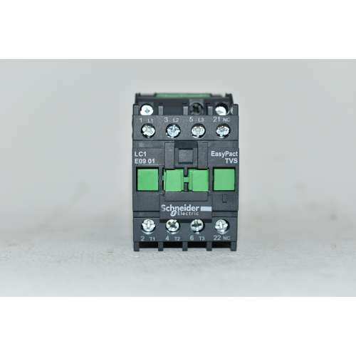 LC1E0901M7 Schneider  Contattore EasyPact 3P (3NO)AC-3/AC-3e 440V 9A coil 220V 1NC aux