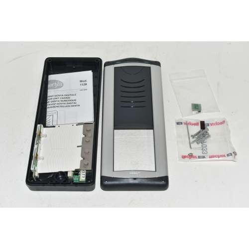 URMET 1128/44 Custodia Posto Esterno Digitale GENYA Antracite 4 Pulsanti