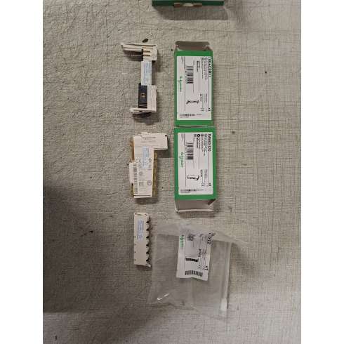 TM5SDI12DK Kit Composizione I/O (TM5SDI12D)+morsettiera(TM5ACTB12)+base bus (TM5ACBM11)