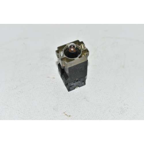 ZB2-BW034 +2 ZB2-BE102 110 Volt Sec 6 Volt Telemecanique Elemento di Contatto