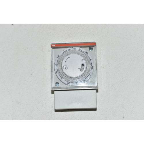 Interruttore Orario Analogico Settimanale ABB AT72E-7R 2CSM231275R0601