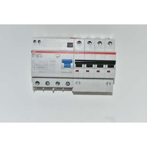 Differenziale Magnetotermico Trifase 4P ABB DS204 M AC-C63/0,3A  10KA 2CSR27400R3634