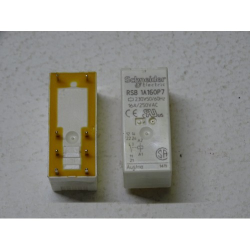 ZELIO Relè RSB1A160P7 Interface Plug-in RSB-1 C/O - 230V - 2Pezzi (CC2)